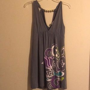 Cute grey dress with a design!